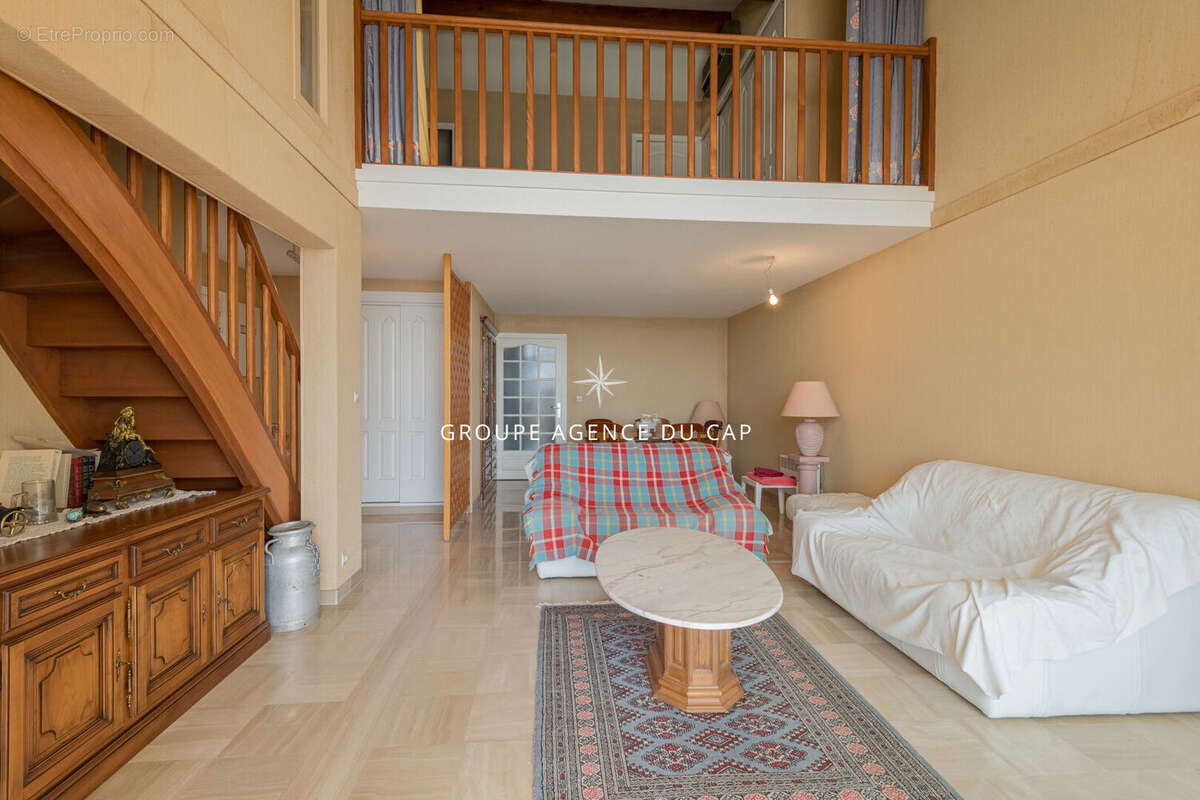 Appartement PORT FRÉJUS  Duplex 115 m² en dernier étage avec terrasse, vue mer, vue port et grand garage - photo 7