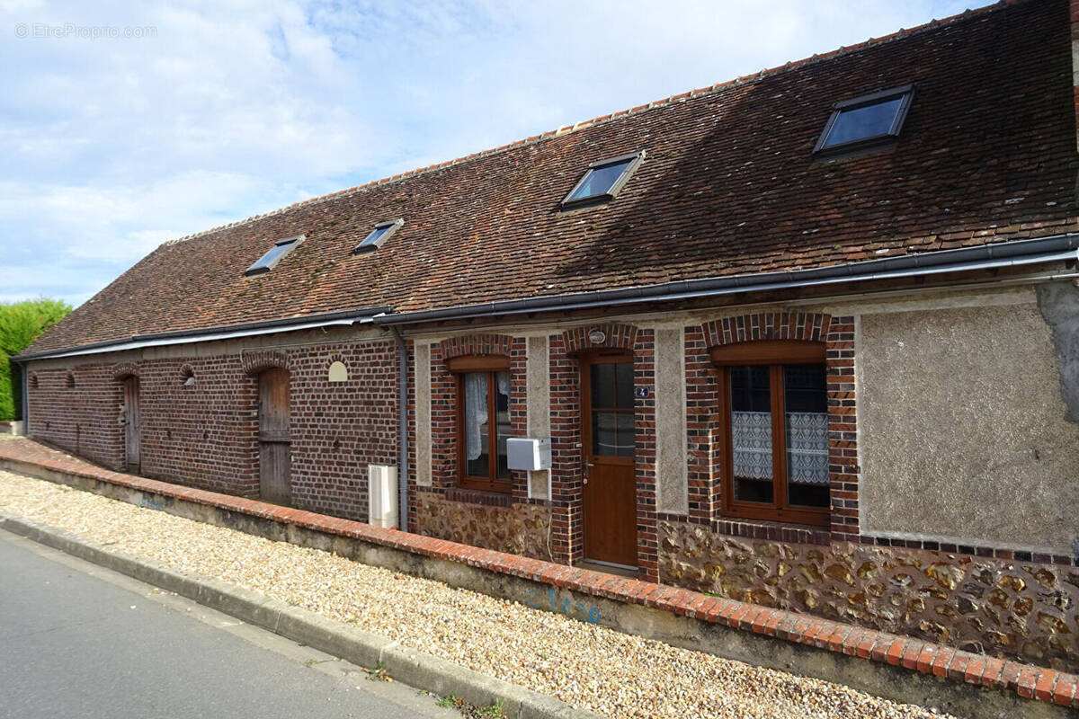 Maison à LA BAZOCHE-GOUET