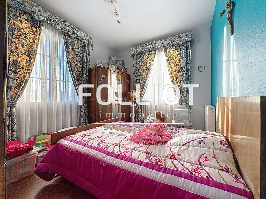 Maison à LE MESNIL-ROUXELIN