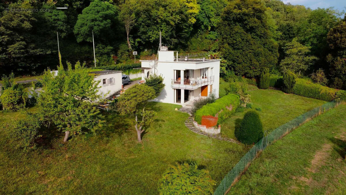 Maison à SAINT-JEAN-LES-DEUX-JUMEAUX