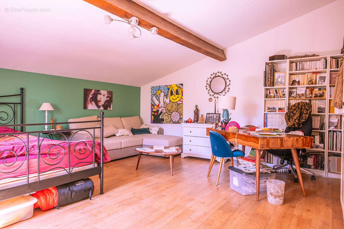 VILLA FORCALQUEIRET 200 m² avec dépendance T2 dans un quartier prisé - photo 11