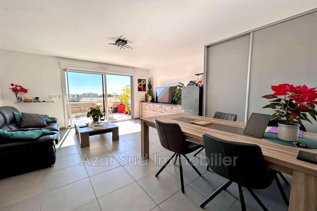 Appartement à VALLAURIS