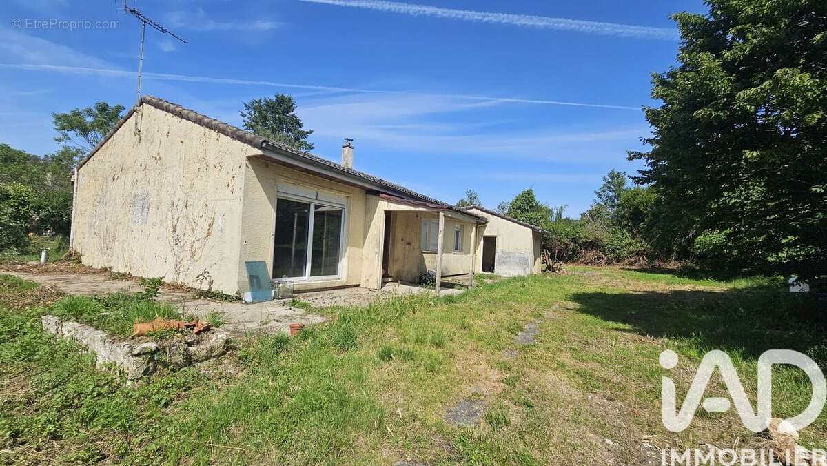 Photo 8 - Maison à LES ADJOTS