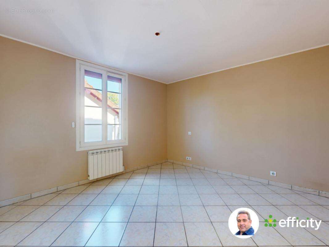 Maison à VALLON-EN-SULLY