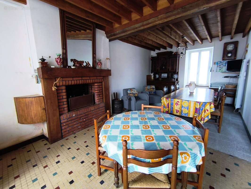 Maison à SAINT-GEORGES-DE-ROUELLEY