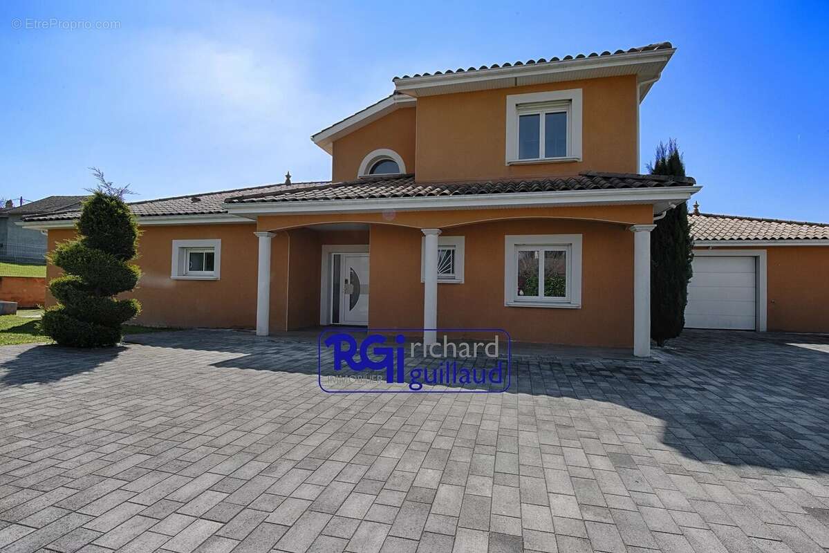 Maison à LA TOUR-DU-PIN