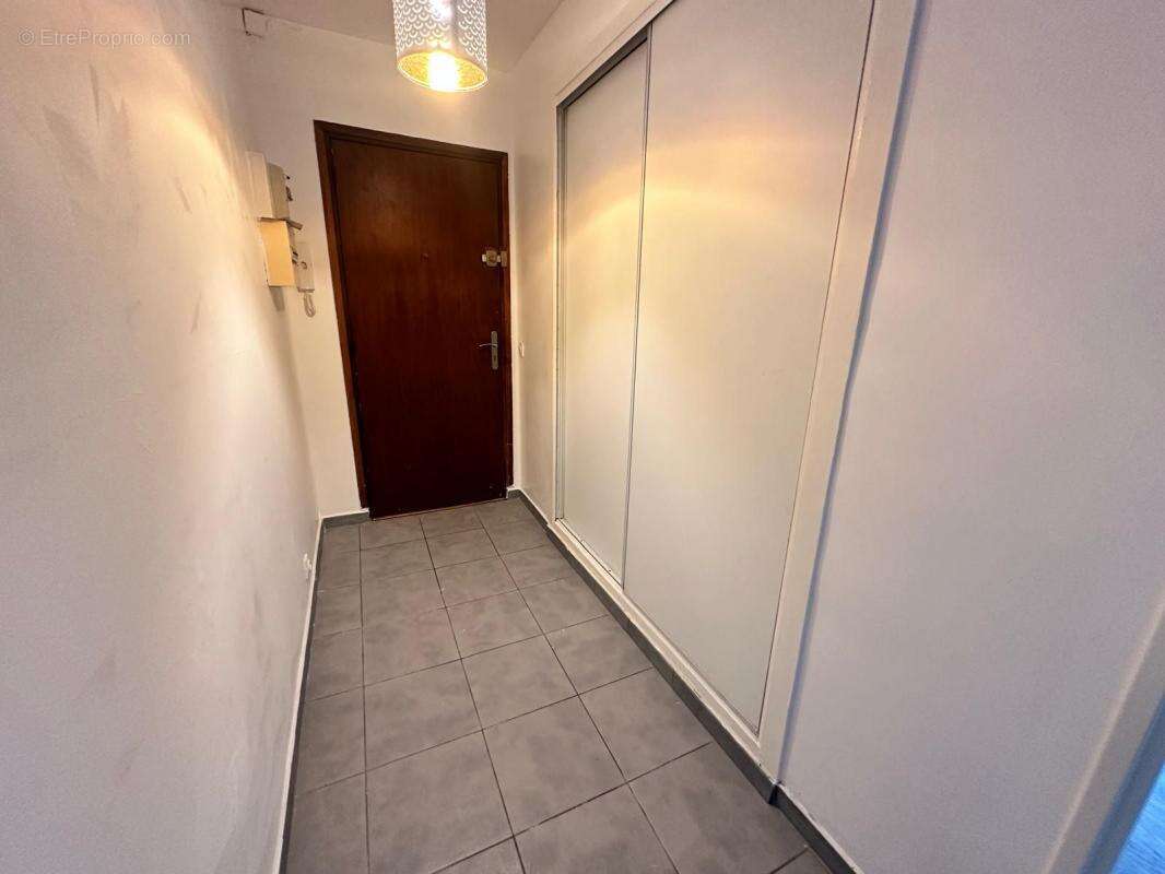 Appartement À Vendre 2P 50M² Balcon, Cave, Place de parking - photo 8