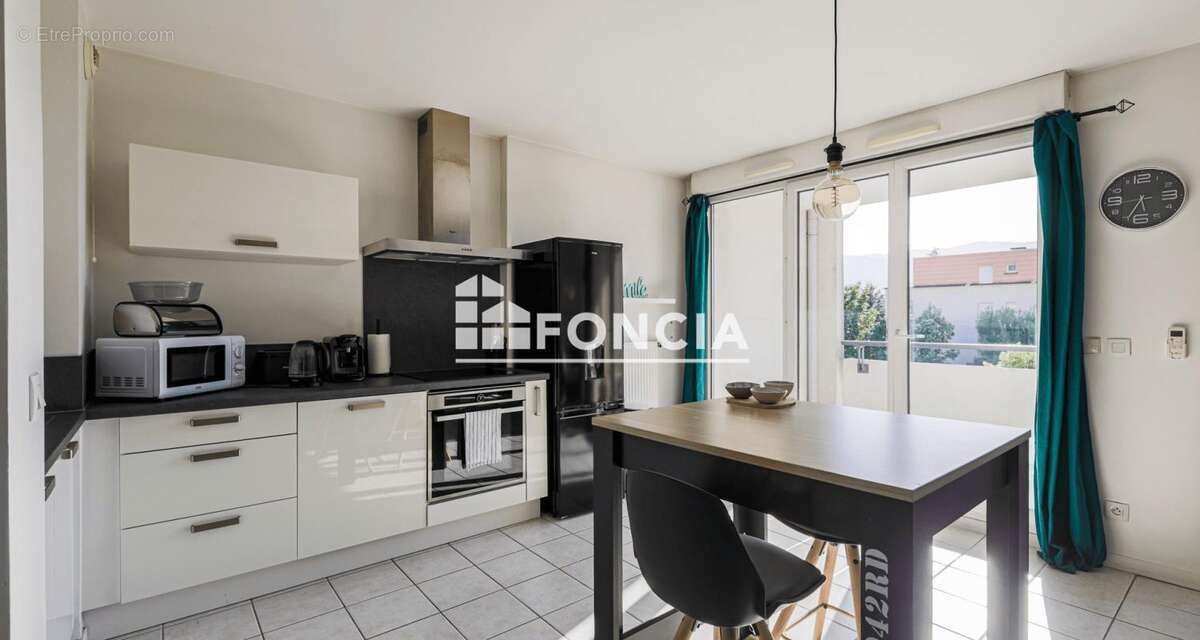 Appartement à SAINT-MARTIN-D'HERES