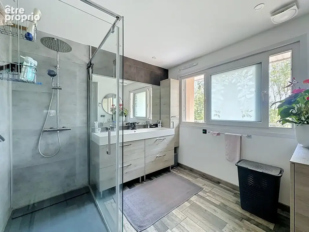 COTEAUX SUD DE PAU - Jolie villa contemporaine avec 5 hectares de terrain - photo 11