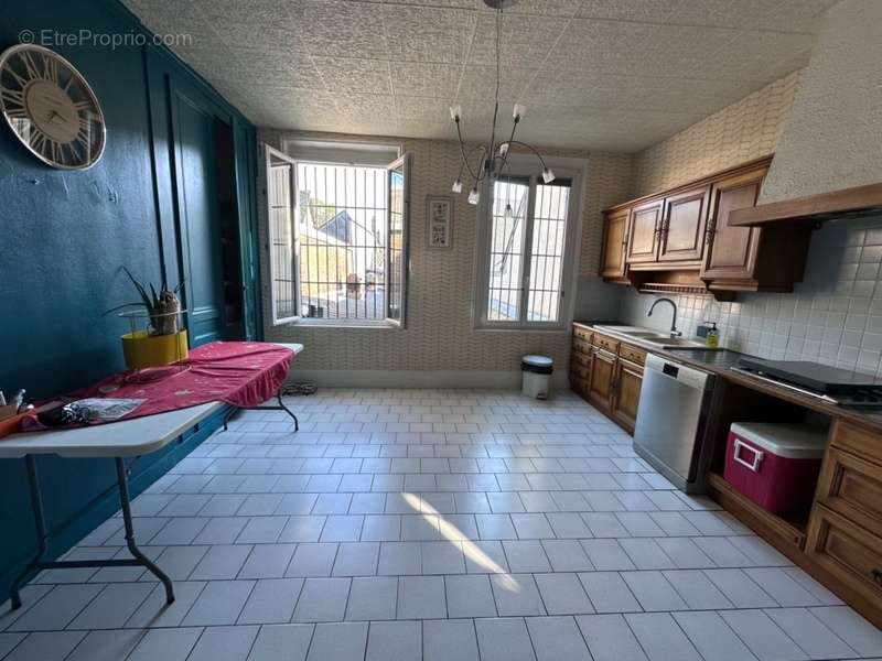 Commerce à LE NEUBOURG