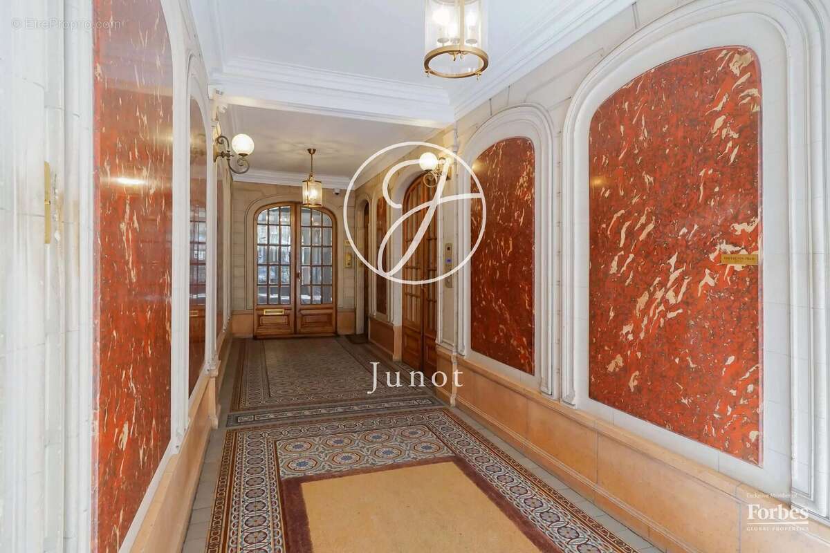 Appartement à PARIS-7E