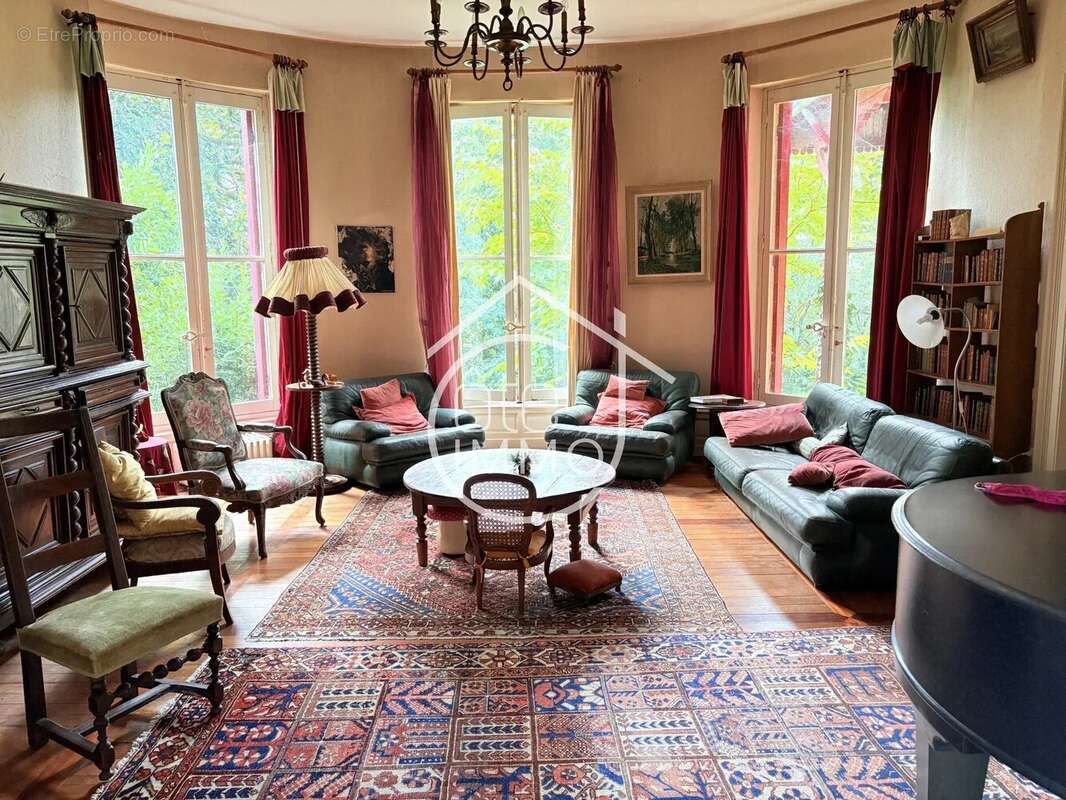 BERGERAC : Manoir atypique 17 pièces de 570m² avec dépendances - photo 3