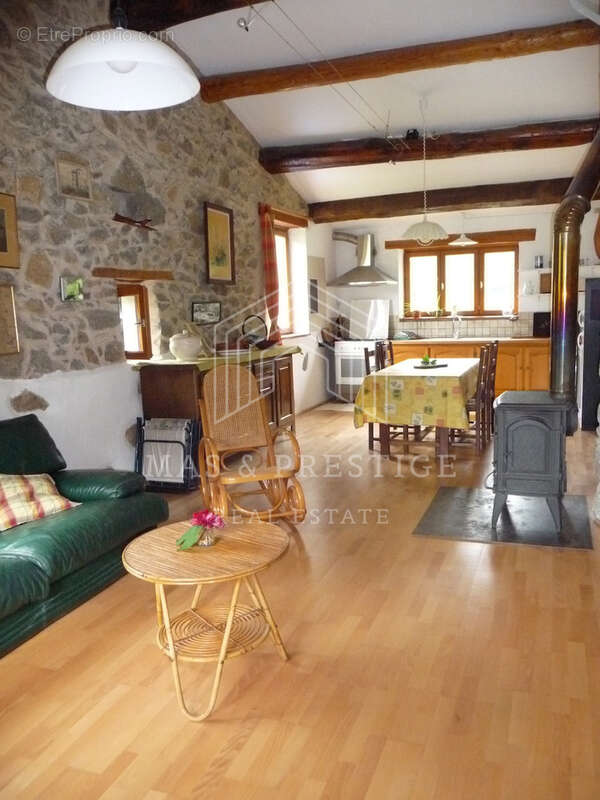 Maison à SAINT-LAURENT-DE-CERDANS