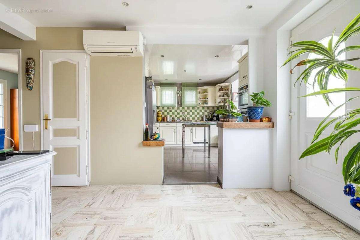Maison de 5 pièces de 130 m² à Breux-Jouy - photo 5