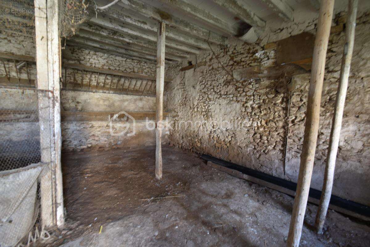 Terrain à AUNAY-SOUS-AUNEAU