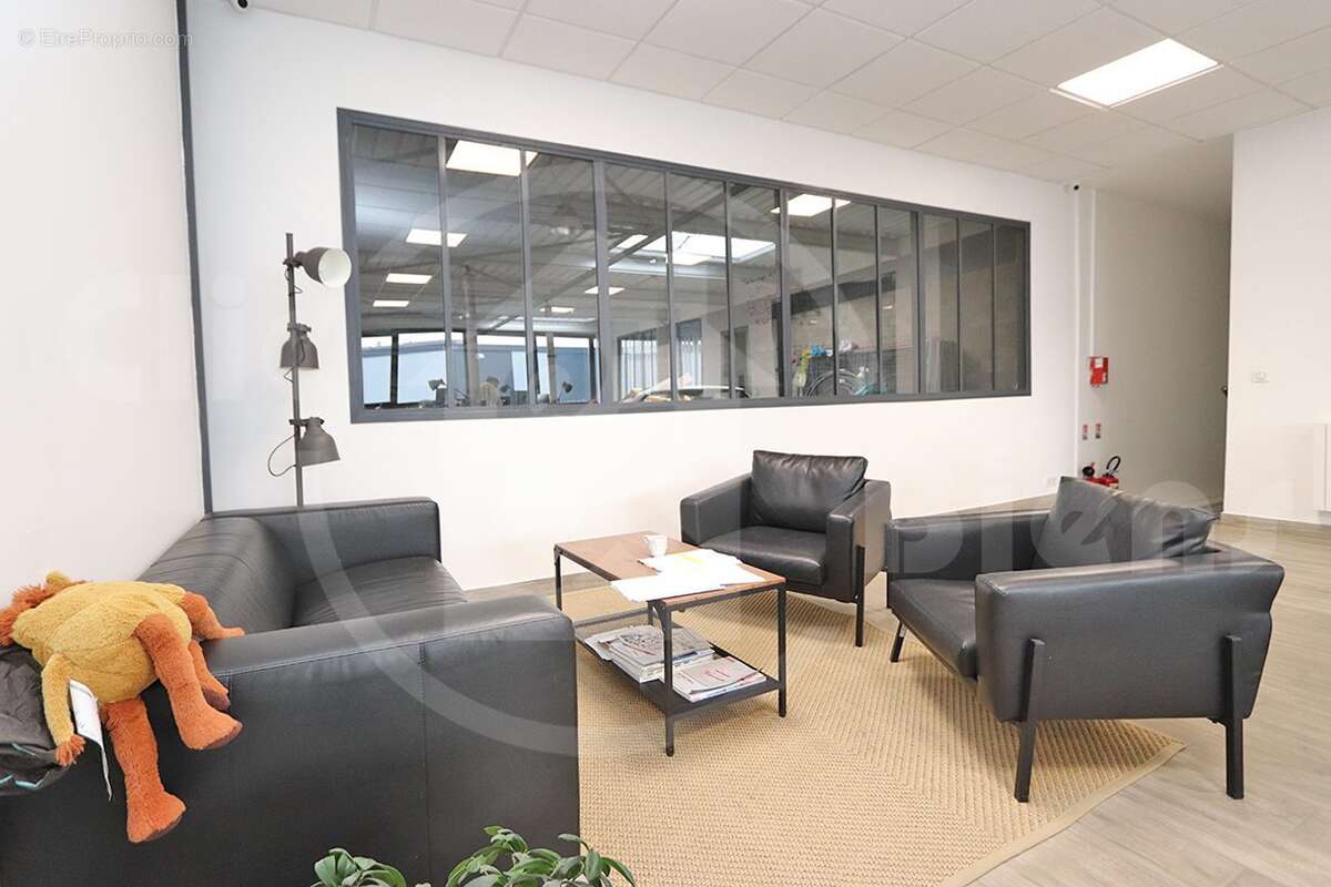 Commerce à SAINT-CYR-L&#039;ECOLE