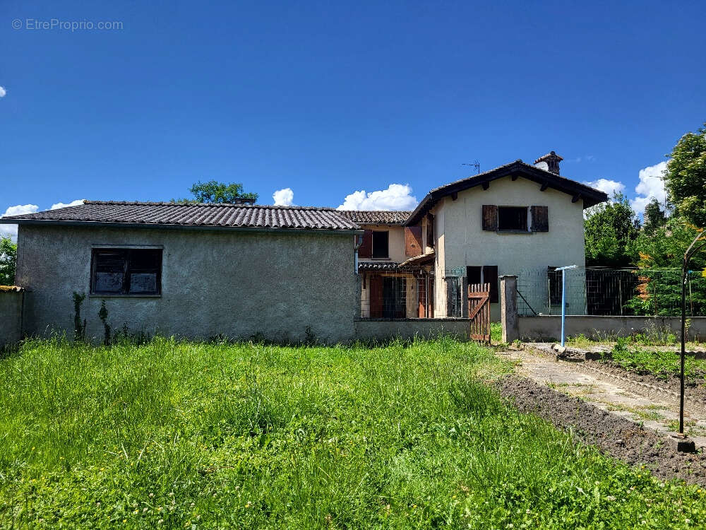 Maison à CRUZILLES-LES-MEPILLAT