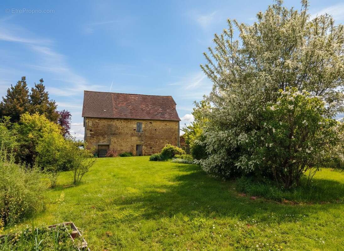 Arrière grange - Maison à EXCIDEUIL