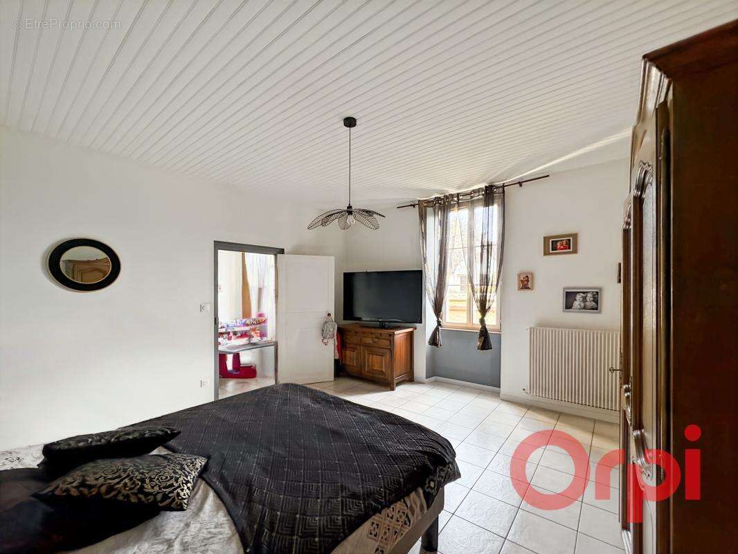 Maison à LA GUERCHE-SUR-L'AUBOIS