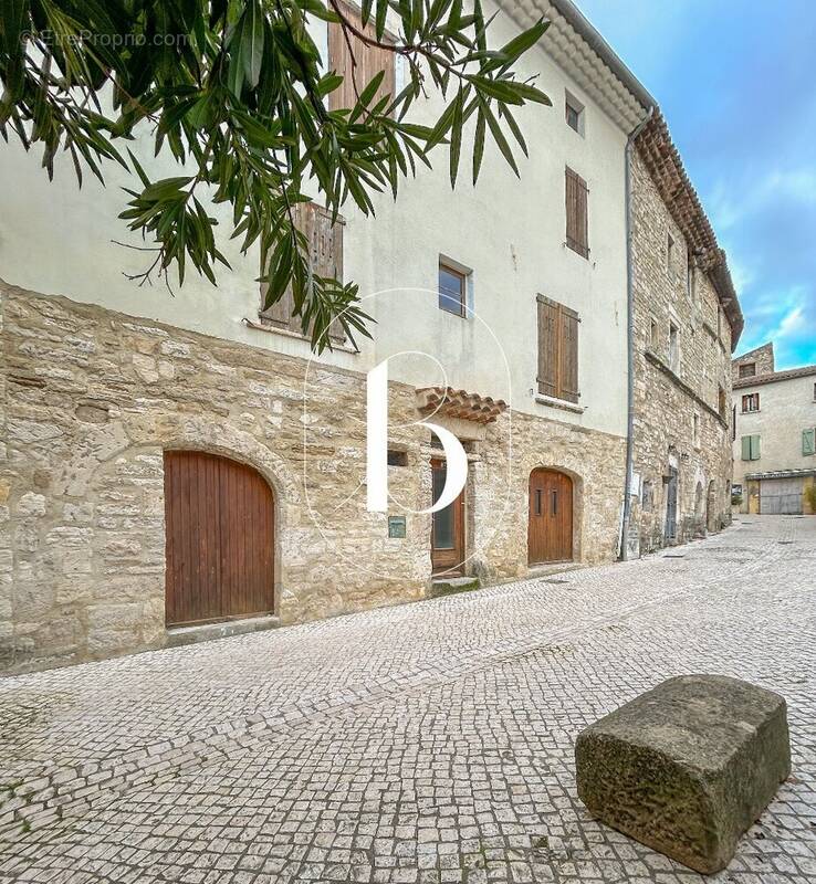 Maison à BARJAC