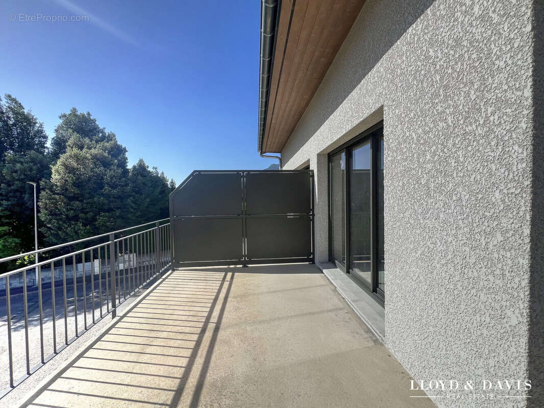 Appartement à CHALLES-LES-EAUX