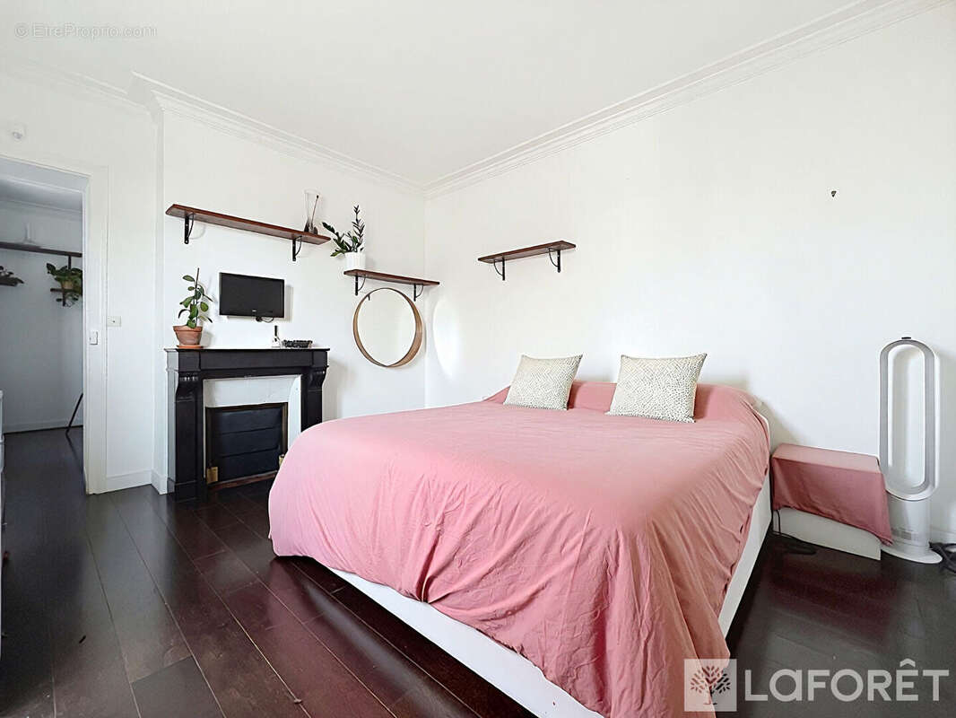 Appartement à PARIS-1E
