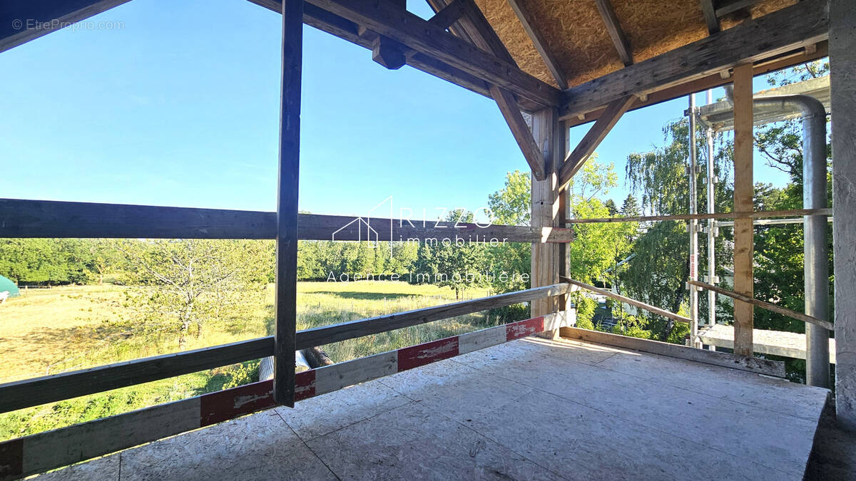 Appartement à CHEVRY