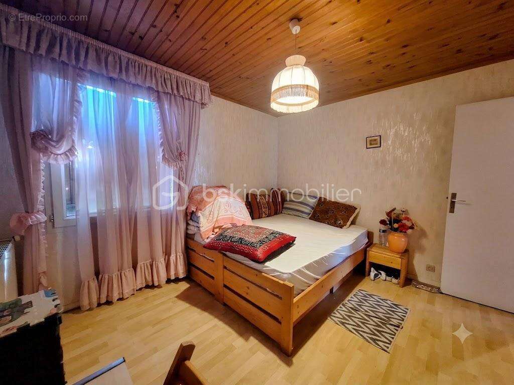 Rare à Montereau ! Maison de ville avec jardin, terrasse & 4 chambres : le coup de cœur garanti ! - photo 12