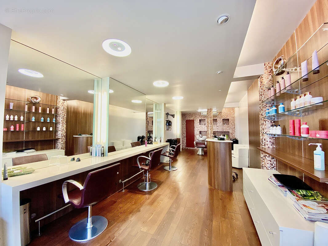 Commerce à SAINT-JEAN-PIED-DE-PORT