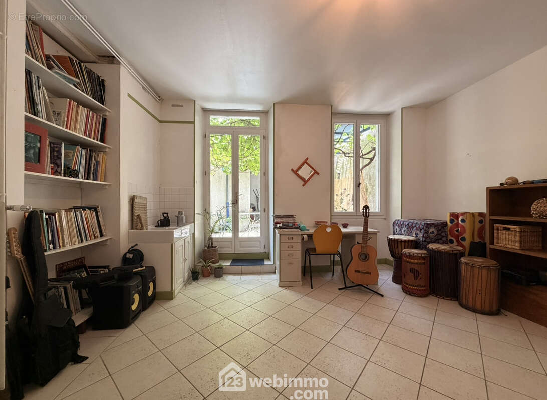 Toutes les fenêtres sont en double vitrage - Maison à LAON