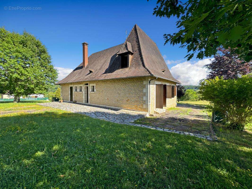 Maison à CHATEAU-L'EVEQUE