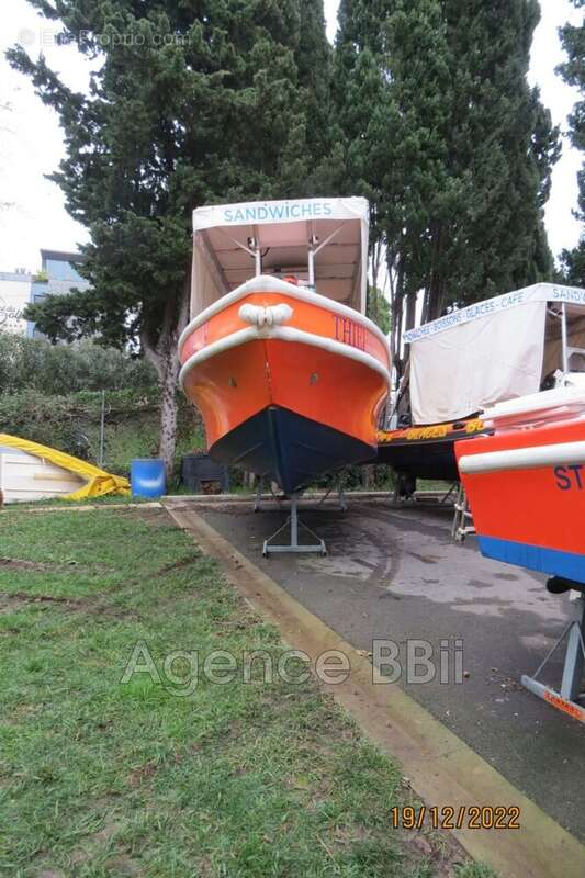 Commerce à MANDELIEU-LA-NAPOULE