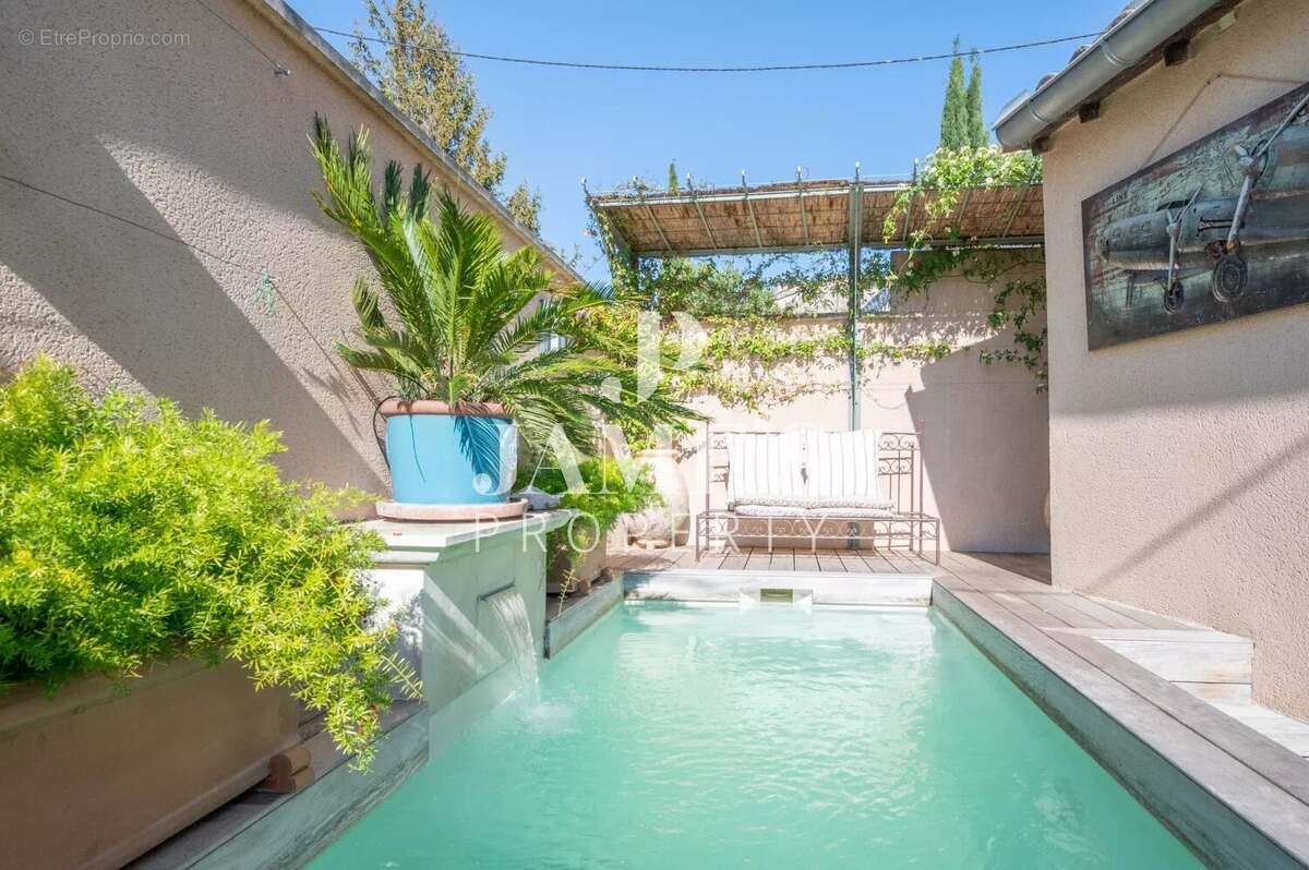 Maison à FONTVIEILLE