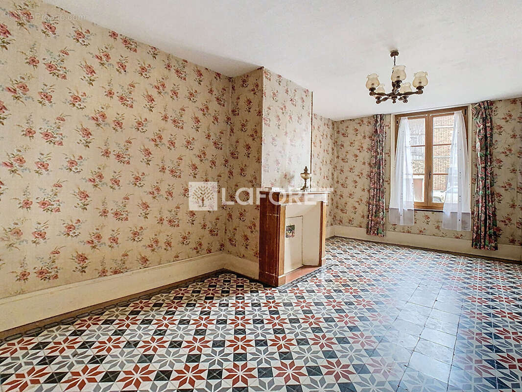 Maison à LA NEUVILLE-AU-PONT