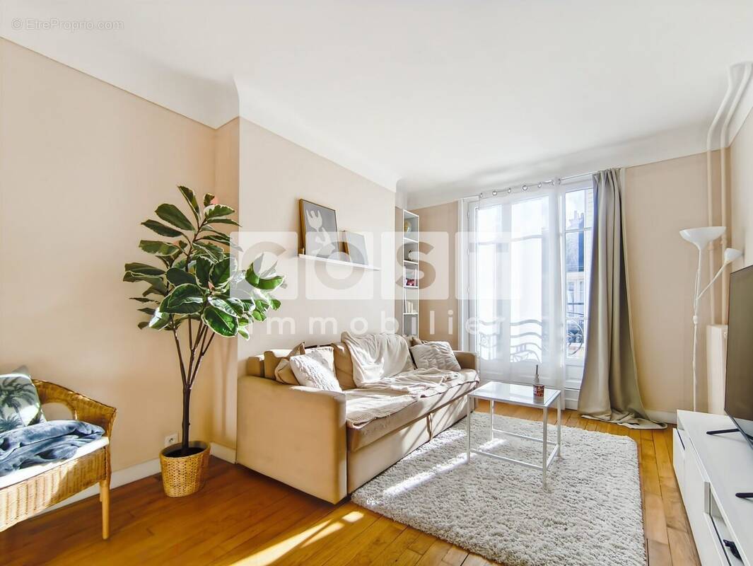 Appartement à COURBEVOIE