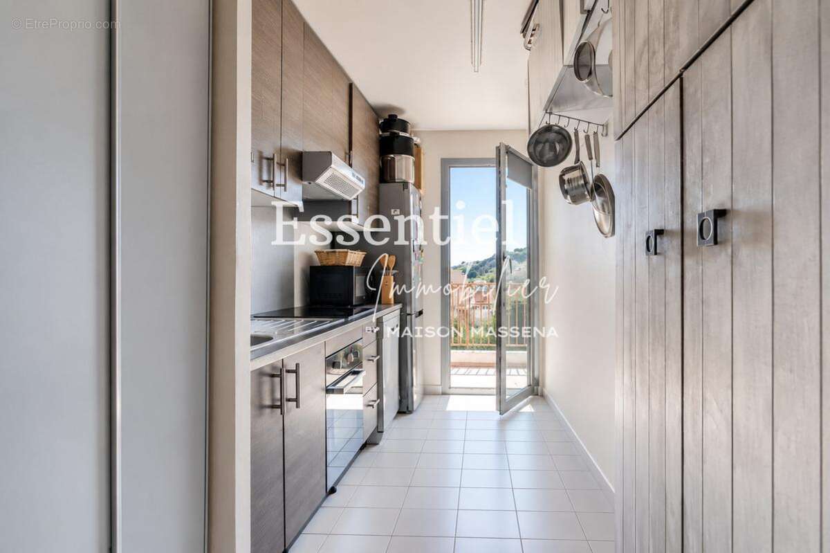 Nice Pasteur – 4 pièces au dernier étage avec terrasse et vue dégagée - photo 4