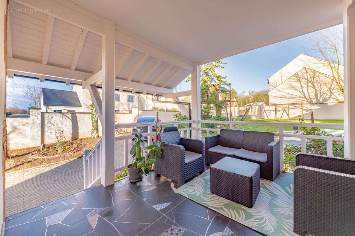 Maison à CONDE-SAINTE-LIBIAIRE