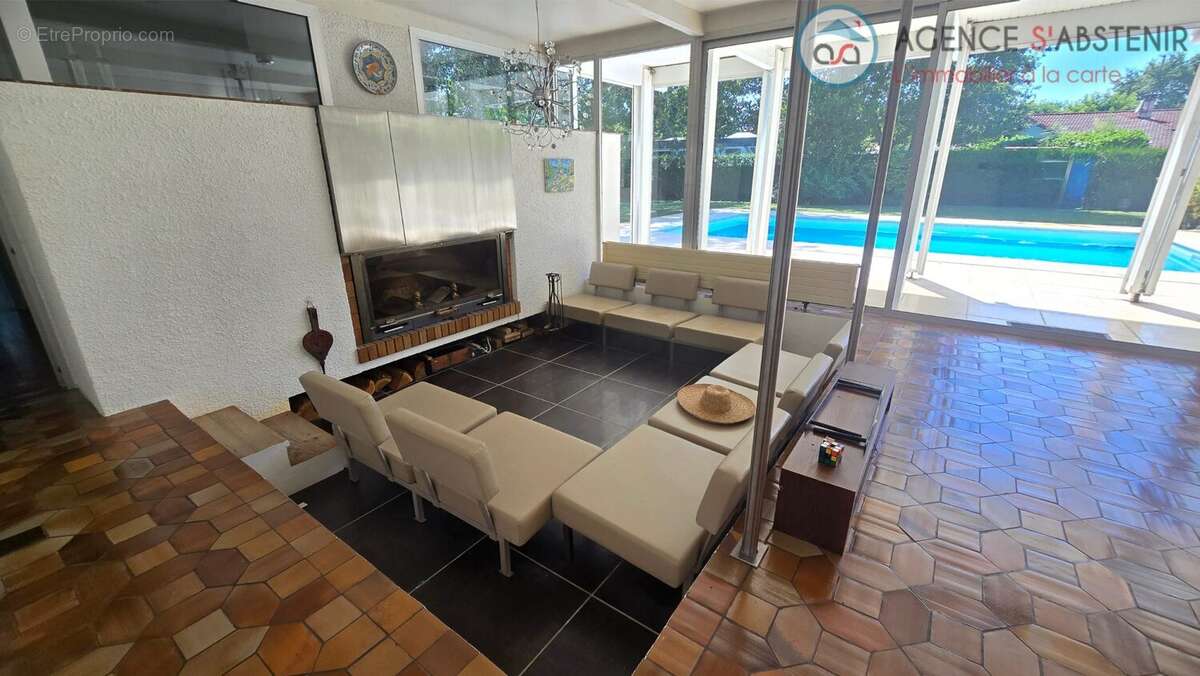 Maison à SAINT-JEAN-D'ILLAC