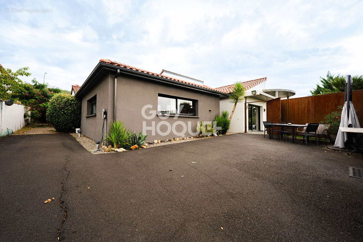 COURNON D'AUVERGNE- Maison d'architecte 301 m2- Piscine - photo 13
