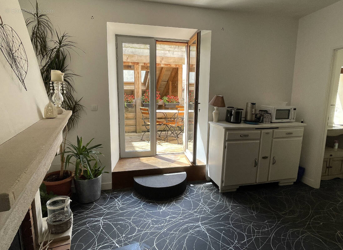 Maison à SAINT-JEAN-D'ANGELY