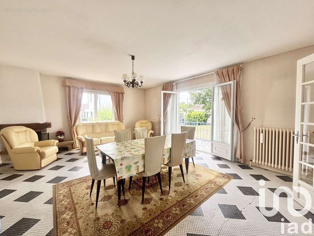 Photo 2 - Maison à LE HAILLAN