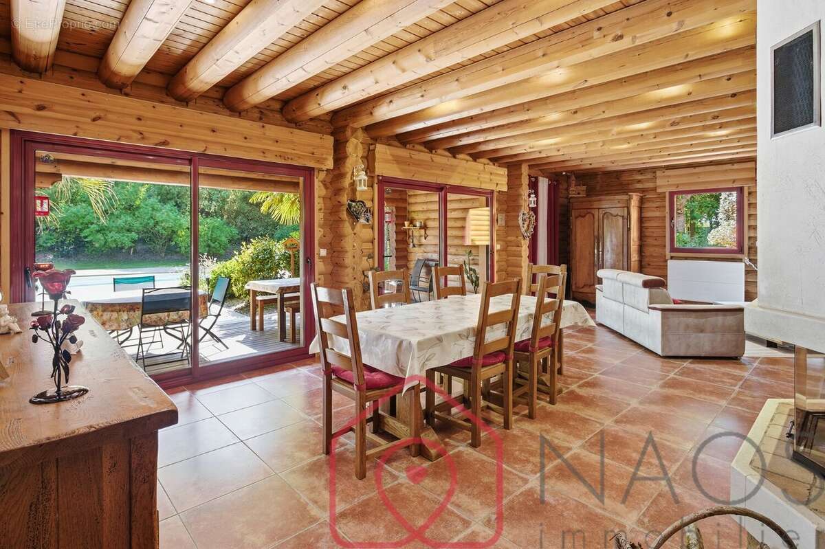 Maison à MONNIERES