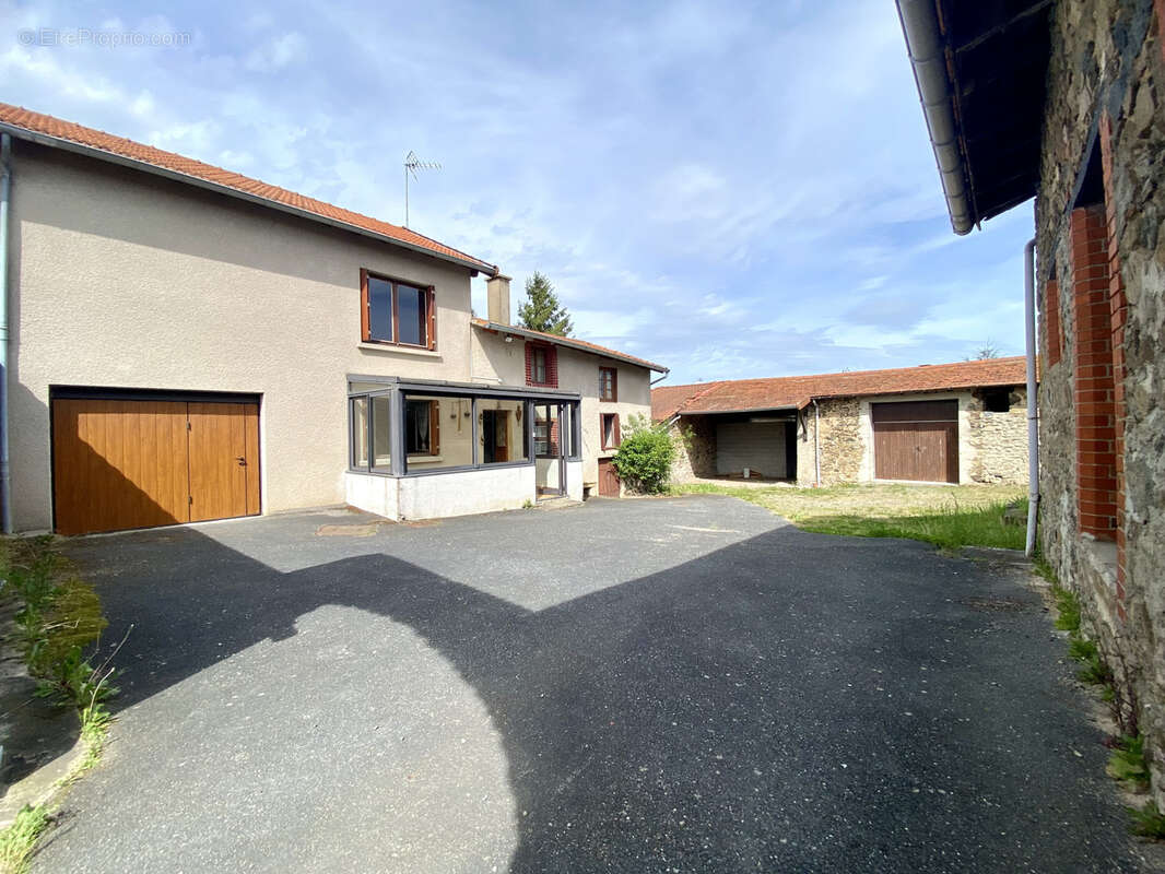Maison à SAINT-SYMPHORIEN-DE-LAY