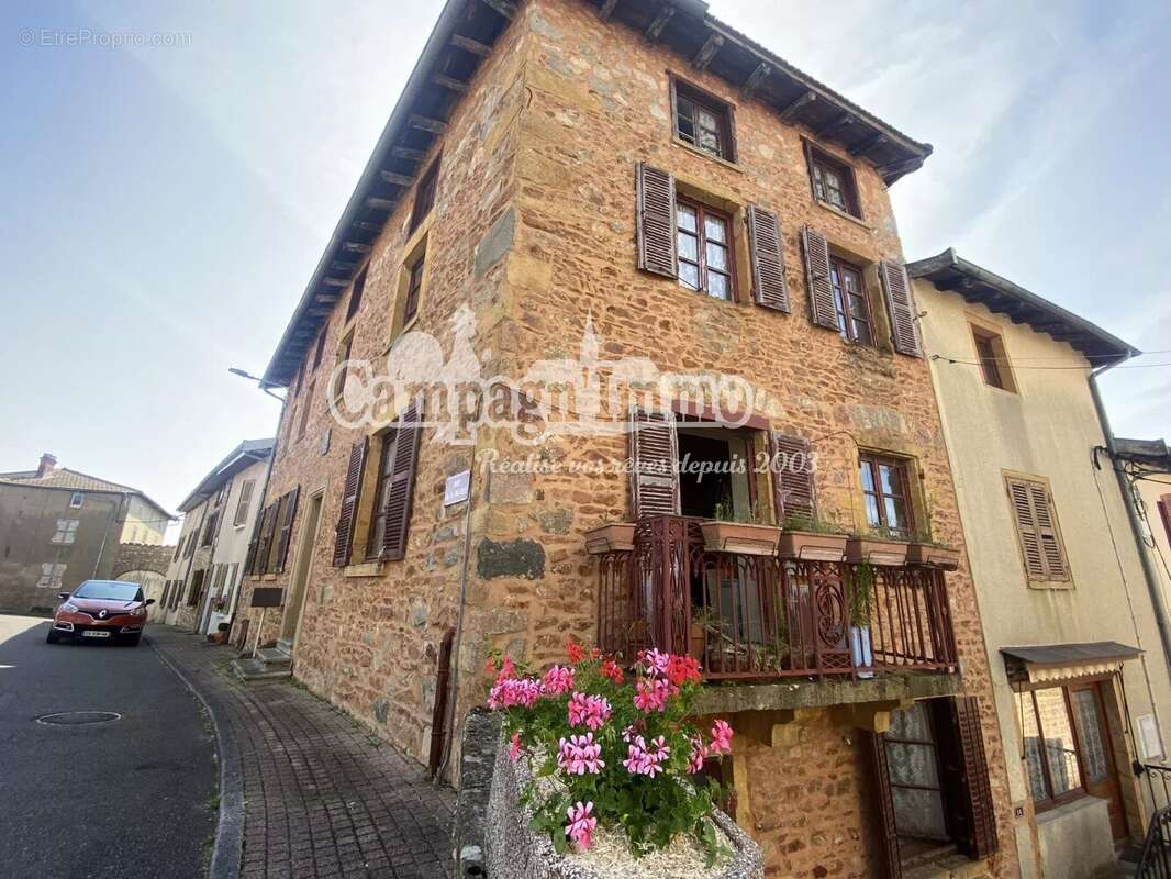 Maison à SAINT-JUST-D'AVRAY