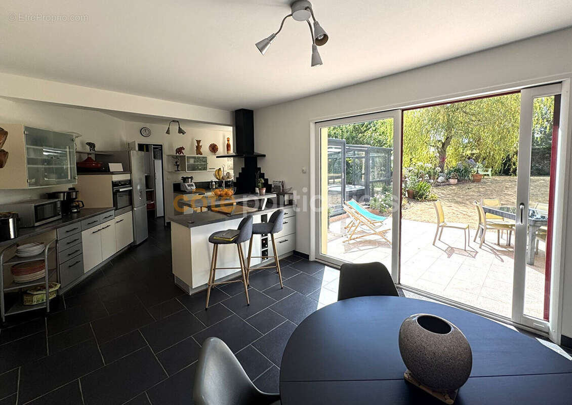 Saint-Malo, maison familiale de 198 m², grand jardin au calme et sans vis-à-vis. - photo 3