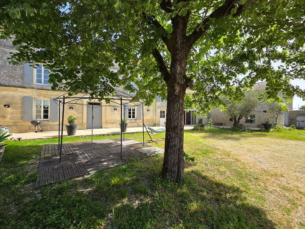 Maison à FLEAC