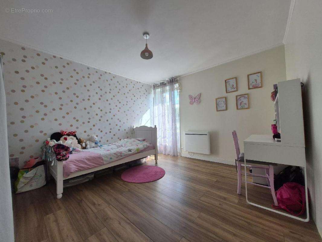 Maison à VILLENEUVE-LA-COMTESSE