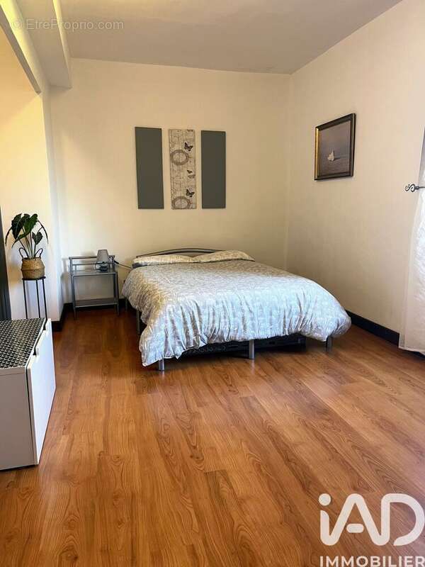Maison 475 m² à Sainte-Eulalie  - photo 8