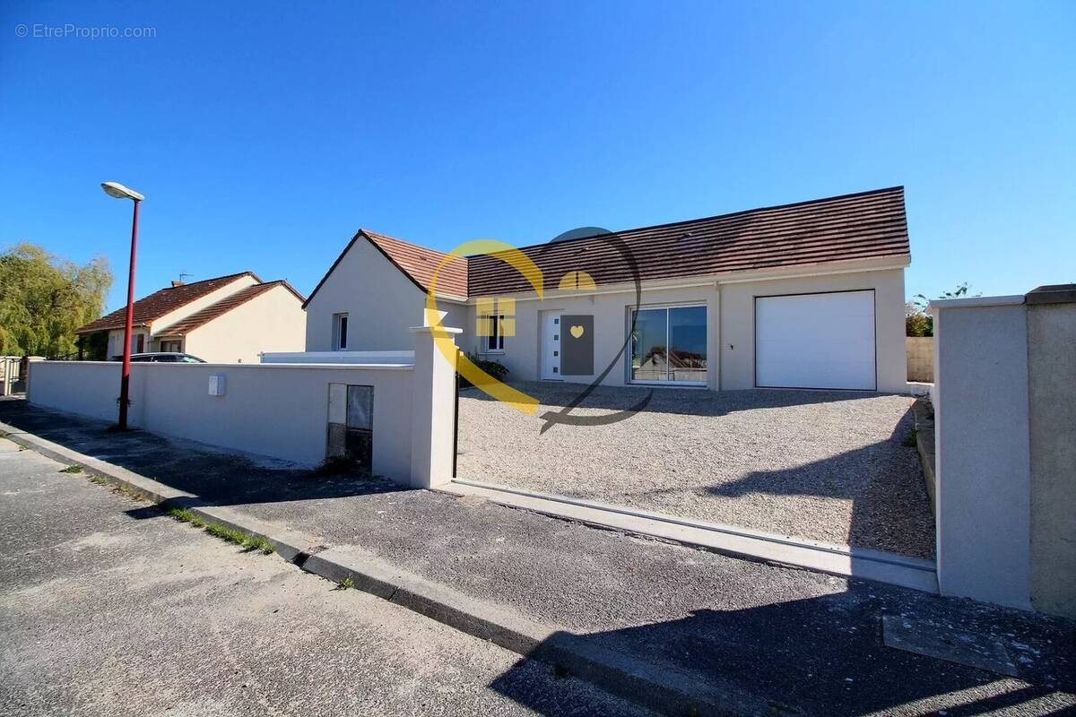 Maison à LA CHAPELLE-SAINT-URSIN