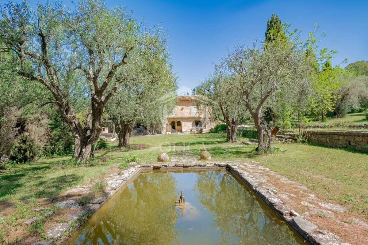 Mougins - Propriété comprenant deux Villas avec Piscine - photo 6